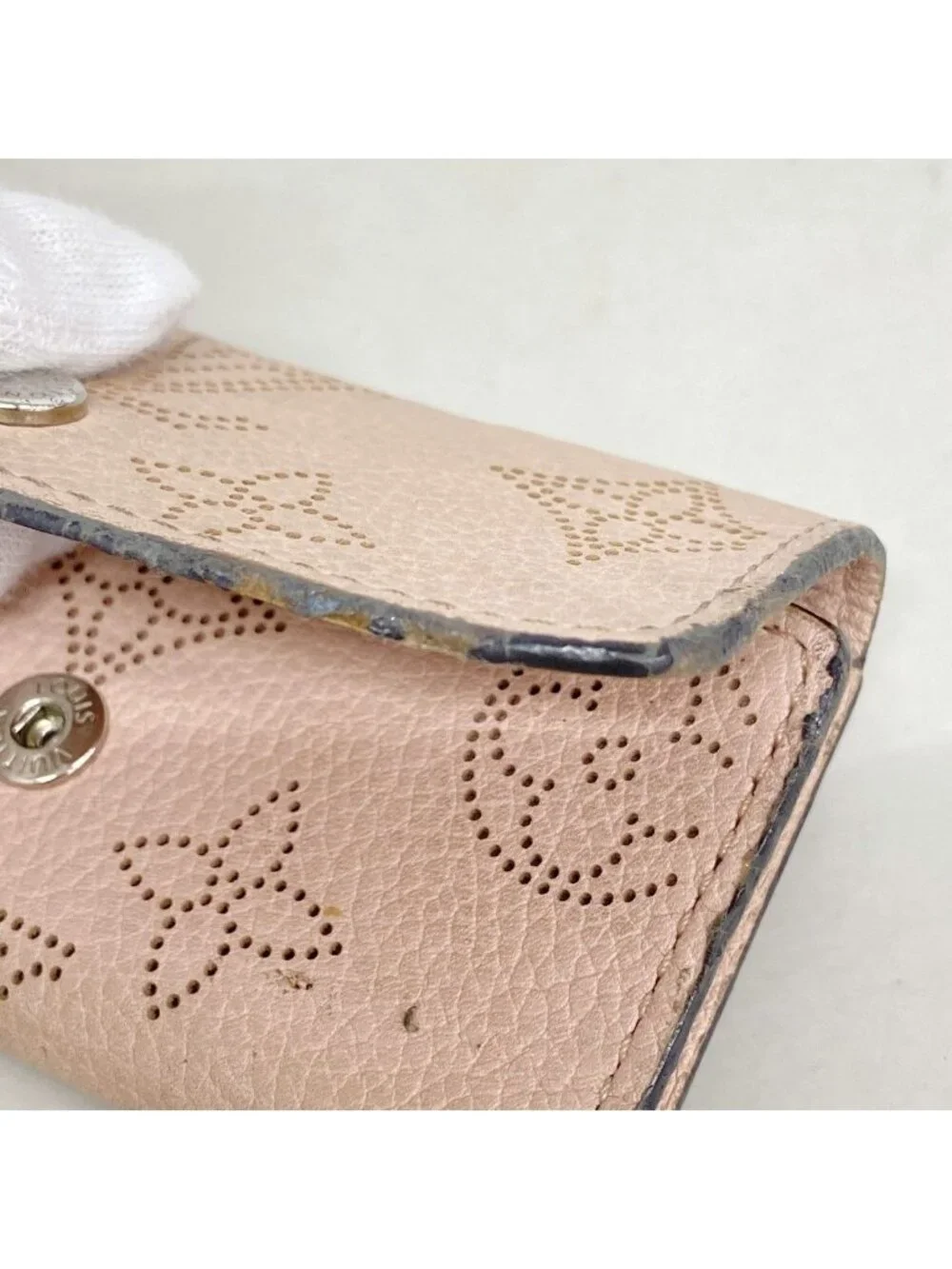 Louis Vuitton Key Case Mahina Multicles 4 Magnolia Key Holder